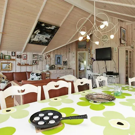 Three-bedroom In Rodby 30 * Kramnitse