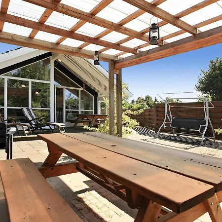 Holiday home Three-bedroom In Rodby 30 Kramnitse