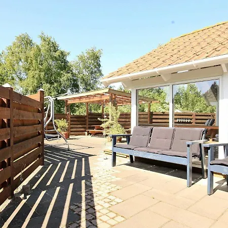 Three-bedroom In Rodby 30 * Kramnitse